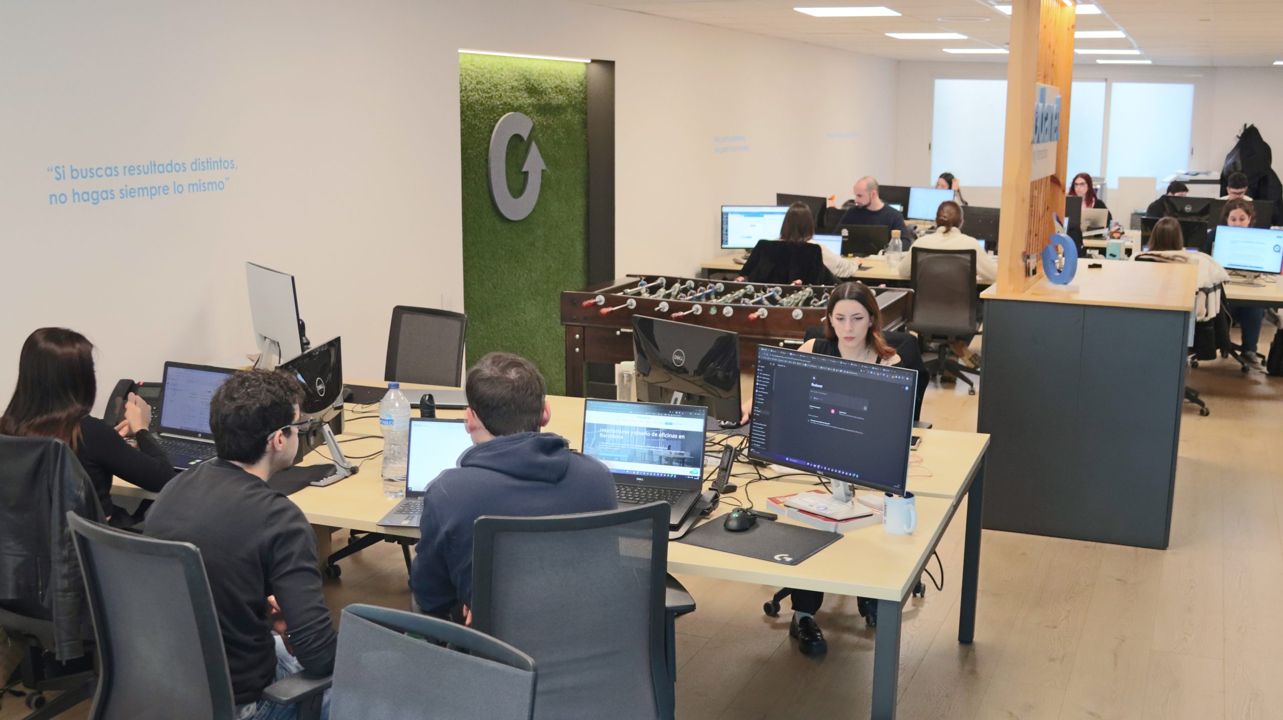 Equipo de posicionamientoweb.cat trabajando en Barcelona